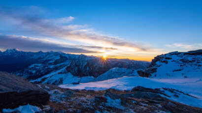 "Kedarkantha trek summit view with snow-covered Himalayan peaks at sunrise, Uttarakhand India"