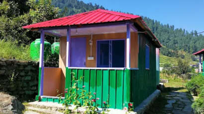 • Best guest house in Sankri — host family serving home-cooked Garhwali breakfast at Himalaya Trek Inn